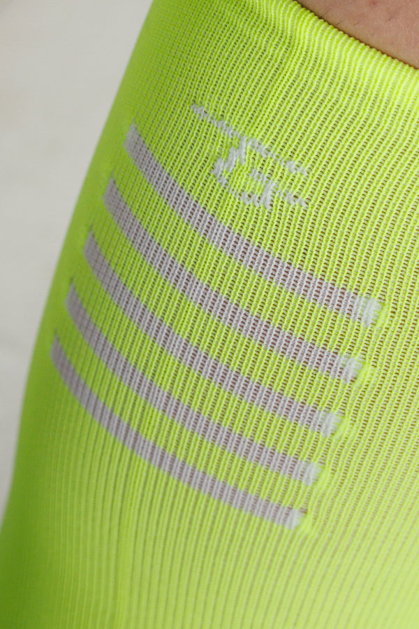Media Ciclismo con Compresion Pantorrillera Verde Neon