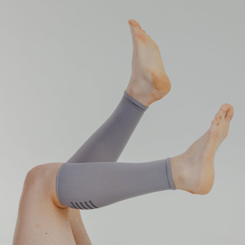 Media Ciclismo con Compresion Pantorrillera Gris Claro